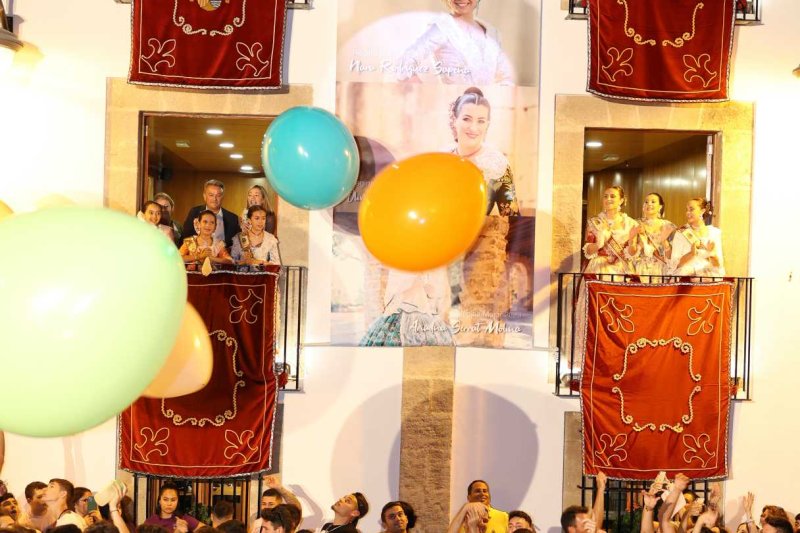 El pregó de Fogueres de Xàbia fa bullir la Plaça de l’Església El pregó de Fogueres de Xàbia fa bullir la Plaça de l’Església